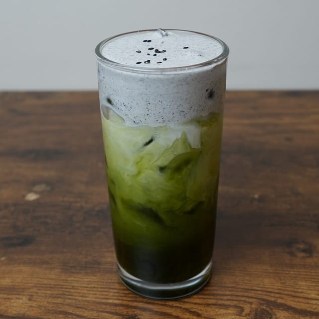 Black Sesame Creme GREEN Thai Tea.