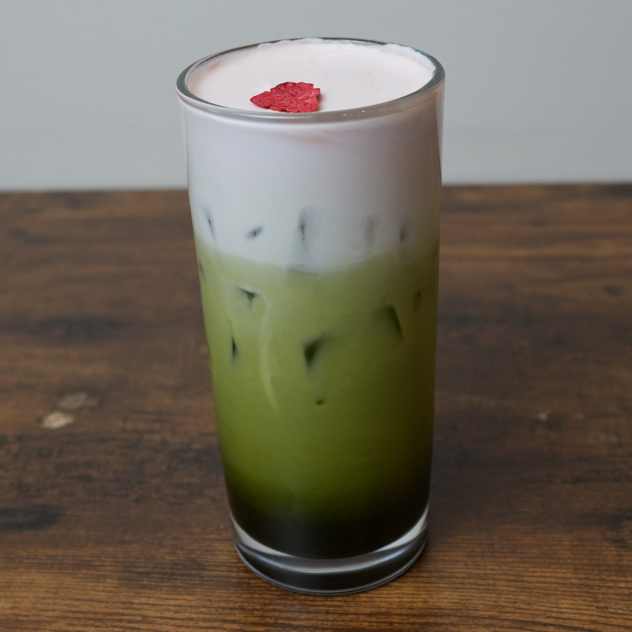 Strawberry Creme Cloud GREEN Thai Tea.
